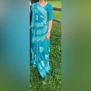 Blue & White Printed Saree with Blouse & Chaniya – Great Condition